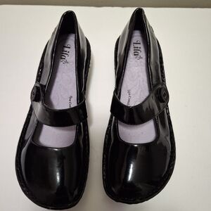 Lila womens Mary Jane size 6.5